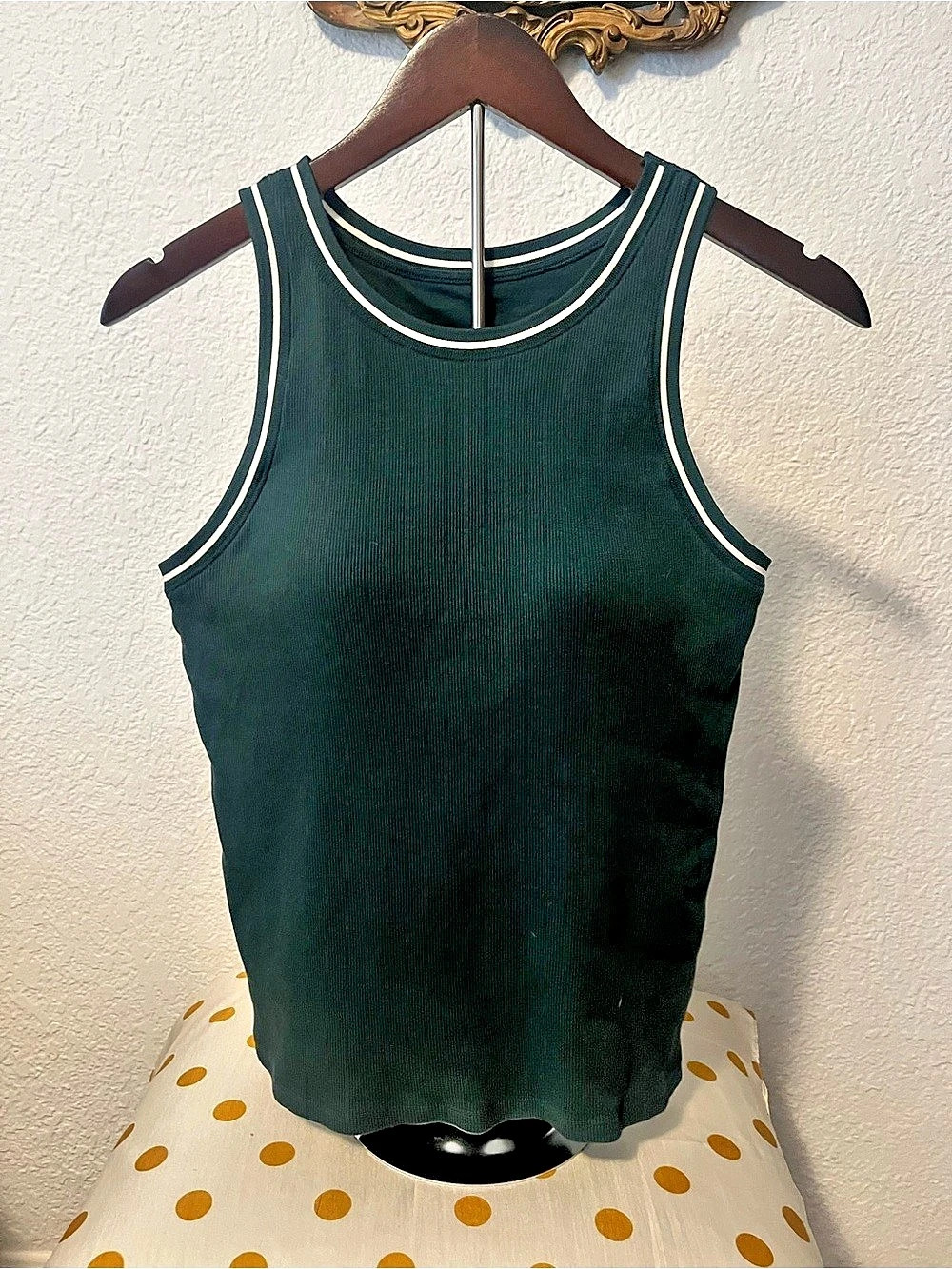 Uniqlo Tank Top Green. Extra large.